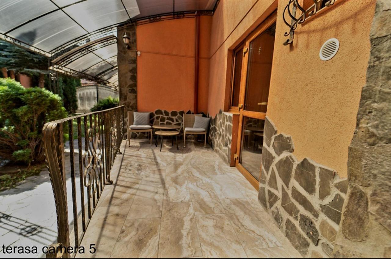 Anadi Hotel Boutique Only Adult Брашов Экстерьер фото