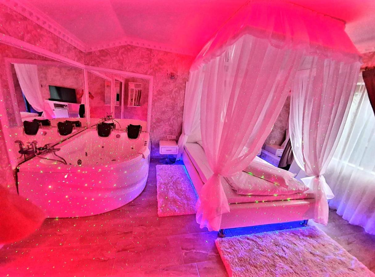 Anadi Hotel Boutique Only Adult Брашов Экстерьер фото