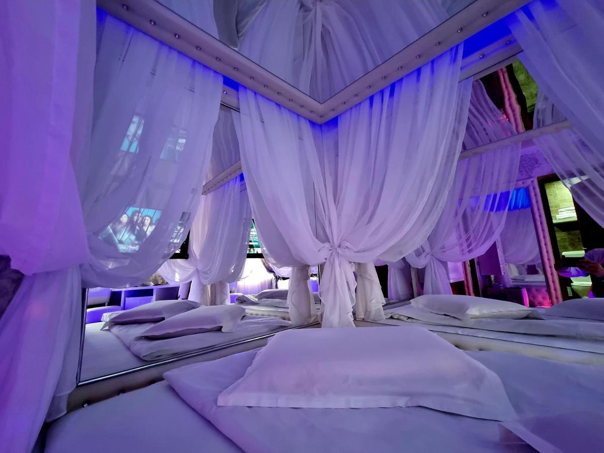 Anadi Hotel Boutique Only Adult Брашов Экстерьер фото