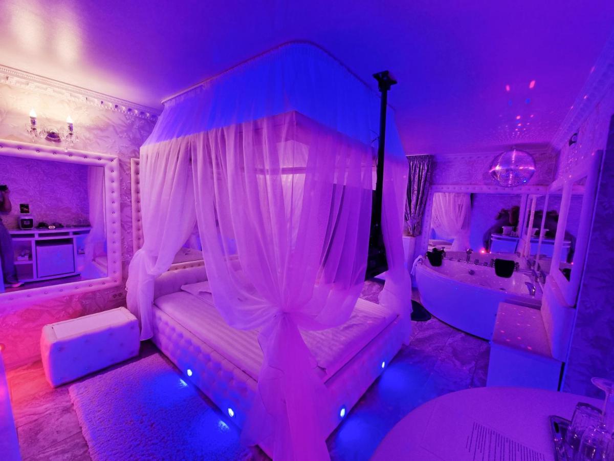 Anadi Hotel Boutique Only Adult Брашов Экстерьер фото